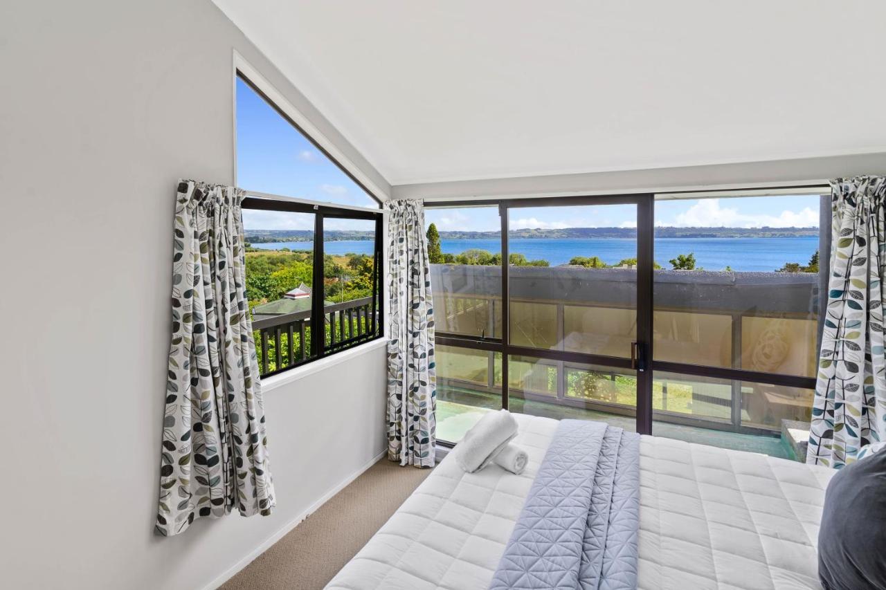 The Bird House - Kawaha Point, Rotorua. Stylish Six Bedroom Home With Space, Views And Relaxed Atmosphere Экстерьер фото